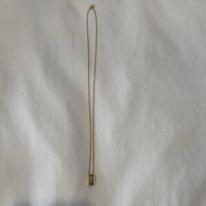 Elegant Gold Pendant Necklace